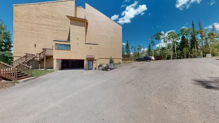 Royal Vista III, Pool & Hot-Tub, Ski-I/O, 2 BR, 2 Bath, Sleeps 6 Отели рядом с достопримечательностью «Брайан Хед Резорт»