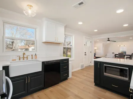 Charming 3BD 2BR Dog Friendly