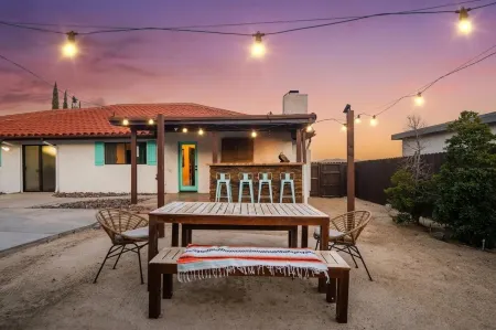 Mountain Views, Pool Heat, Outdoor Kitchen, Arcade