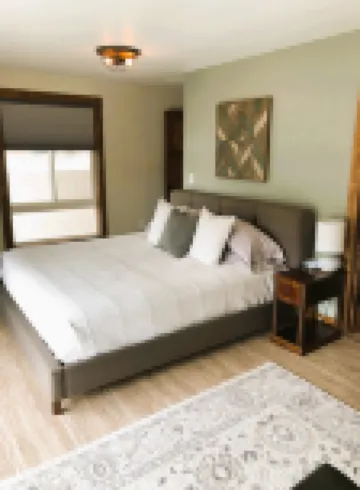 Cozy spacious king bed suite, In the heart of Historic Helena, Montana!