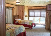 Private - Secluded Lake Home/Sleeps up to 20 people - Homestays