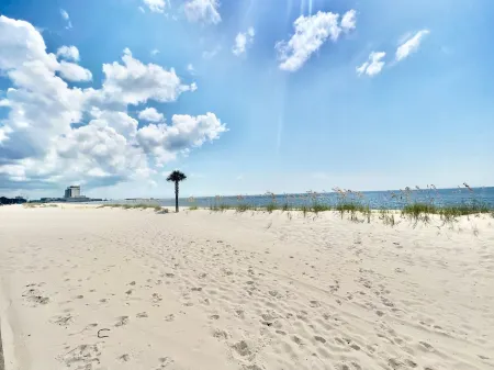 Walk to the BEACH and CASINOS! Full RV Hookup - 5 Min to Ocean Springs Отели рядом с достопримечательностью «Biloxi Lighthouse»