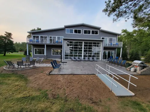 Woman Lake Beach House - Family Reunion - Private 100' Wide Beach