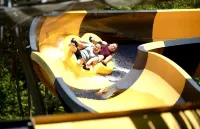 2 bedroom cozy condo with parking on premises