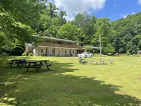 Beautiful 4 unit lodge w/ Hot tub, WiFi, fire pits &  pavilion area with grills
