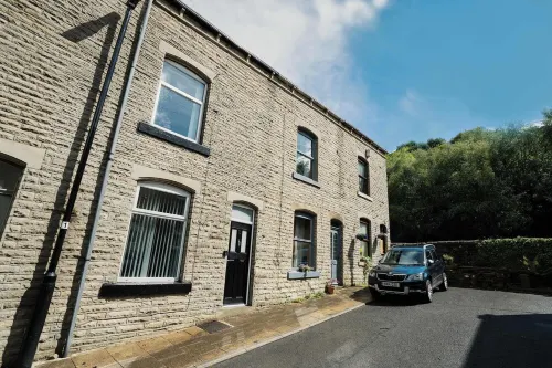 Cosy & Modern Home by Hebden Canal, Sleeps 6 Hotels in Hebden Bridge