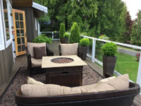 Beautiful Lake Whatcom/Sudden Valley House Rental steps from the water