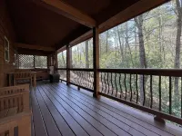 Beautiful cabin 5 bed 3 bath w/ hot tub #17