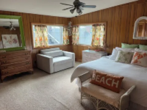 Charming Private Home - Walk to DT and the Beach!