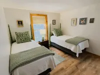 Cabin between Two Lakes -Private Beach on Moose Pond Minutes to Pleasant Mt Ski