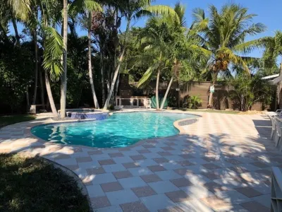 Tropical Paradise, Private Heated Pool & Spa, Built-in-BBQ Hotel dekat City of Margate Parks and Recreation