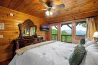 Pigeon Forge 2 King Bedroom Cabin! Stunning Mtn View! Hot Tub! Game Room!
