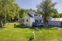 Beautiful Modern Waterfront Lake House With Views