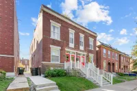 Downtown Historic Retreat [w/ Balcony & Grill}