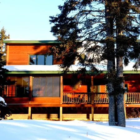Comfortable 3 Bedroom, 2 Bath Cabin Between Lutsen Mountains and Lake Superior