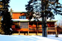 Comfortable 3 Bedroom, 2 Bath Cabin Between Lutsen Mountains and Lake Superior