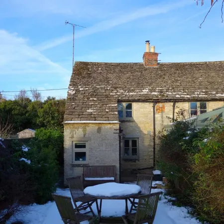 Charming, secluded, characterful cottage in the heart of Lechlade