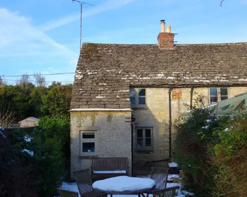 Charming, secluded, characterful cottage in the heart of Lechlade Hotels in Lechlade