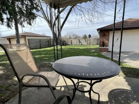 Plymouth 3BD/1.5BTH Home Central to Detroit and Ann Arbor