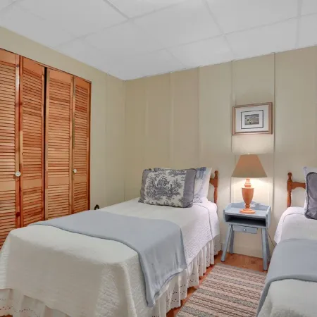 East Cavalry Red House<br>3 bedrooms 3 full baths sleeps up to 12