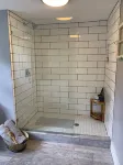 5 Bed 2Bath Fully Remodeled Farmhouse Near Beaches, Portland, Airport & Hiking Hotels near Sunglass Outfitters by Sunglass Hut