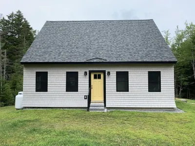 Newly built and fresh vacation home tucked in the woods of Mount Desert. Hotels near حديقة أكاديا الوطنية