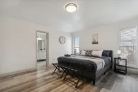 Family friendly/POOL/Sleeps 16/Luxury 랜서스 스퀘어 주변 호텔