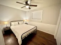 Cozy 2-bedroom apartment in Eastside Colorado Springs with WiFi, AC