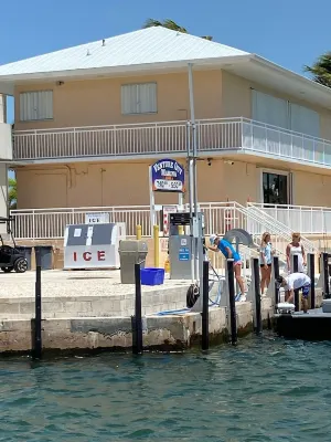 Island Oasis ~ YOUR Paradise awaits in Venture Out Resort! Hotels near Bay Point Park