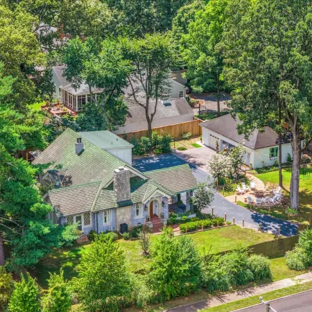"Luxurious Retreat for Families, Couples & Work Getaways Cozy Oasis of Elegance!