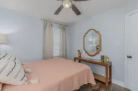 Cozy Downtown Bristol Cottage - 4 min to CASINO Hotels in Bristol