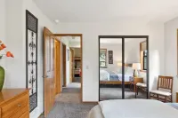 Honey Pine Lodge. Cozy cabin in Lake Arrowhead.  Two dogs welcome. Hotel a Lake Arrowhead