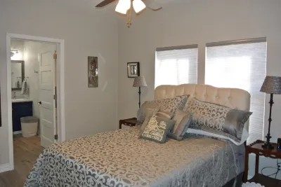 Cozy Bunglow Centrally Located