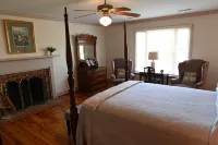 Athlone Farm: Spacious, Gorgeous Grounds, Historic Outbuildings, Summer Deals!