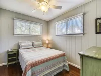Cozy Vacation Home w/Sun Room in Bethany West Hotels near South Coastal Library