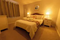 Central Lerwick holiday apartment Clickimin Broch附近的飯店