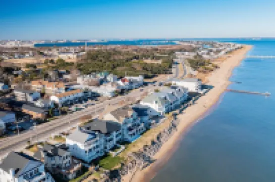 Ocean Bliss: Cozy Apartment Retreat in Norfolk D