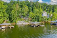 Designer Luxury on Smith Lake/Pool/5BR/3BR/Steps to Water!