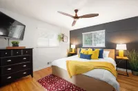 Luxury 3b/3b- Hot tub, Sauna, Personal Gym Hotels near Target