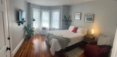 Moravian 5 bedroom townhouse