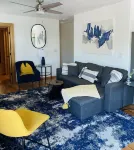New Downtown 3 Bedroom Upstairs Flat with views