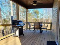 New cabin- access to horse trails, Pilot Mtn & Hanging Rock St. Pks Hotels in Stokes County