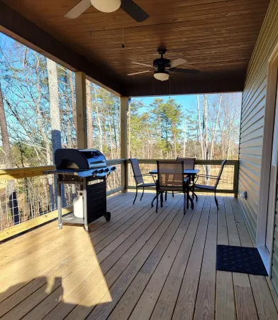 New cabin- access to horse trails, Pilot Mtn & Hanging Rock St. Pks