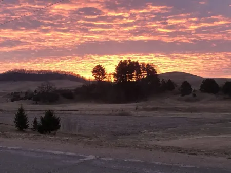 The perfect "Hideaway" from hectic everyday life in the heart of Buffalo County!