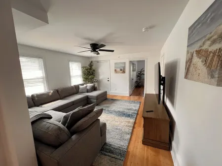 <br>Danvers spacious apt near Salem historic witch town Mall / Hospital