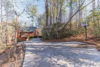 Nature Retreat - Dream Cabin in Helen, GA