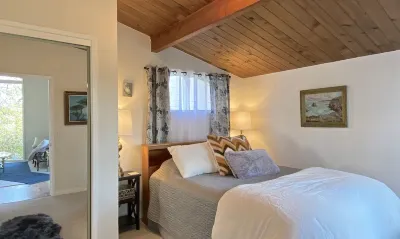 The "Redwood Hearts" Cottage in Cambria
