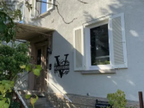 5 minutes from the OUTLET Large XL vacation business city family apartment for 6 guests Hotels in Metzingen