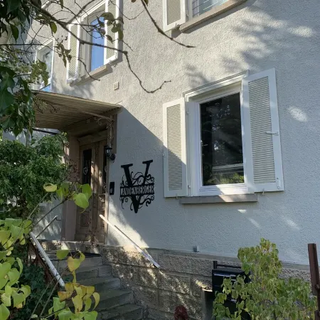 5 minutes from the OUTLET Large XL vacation business city family apartment for 6 guests