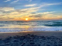 Family & Friends Retreat - 50 Steps to Uncrowded Beach w/ 4 King Beds & 4 Baths